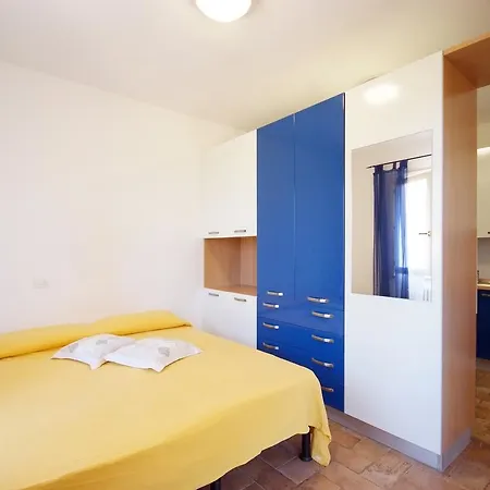 Nisportino Domus Aparthotel 2*