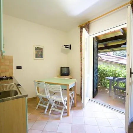 Nisportino Domus Aparthotel 2*